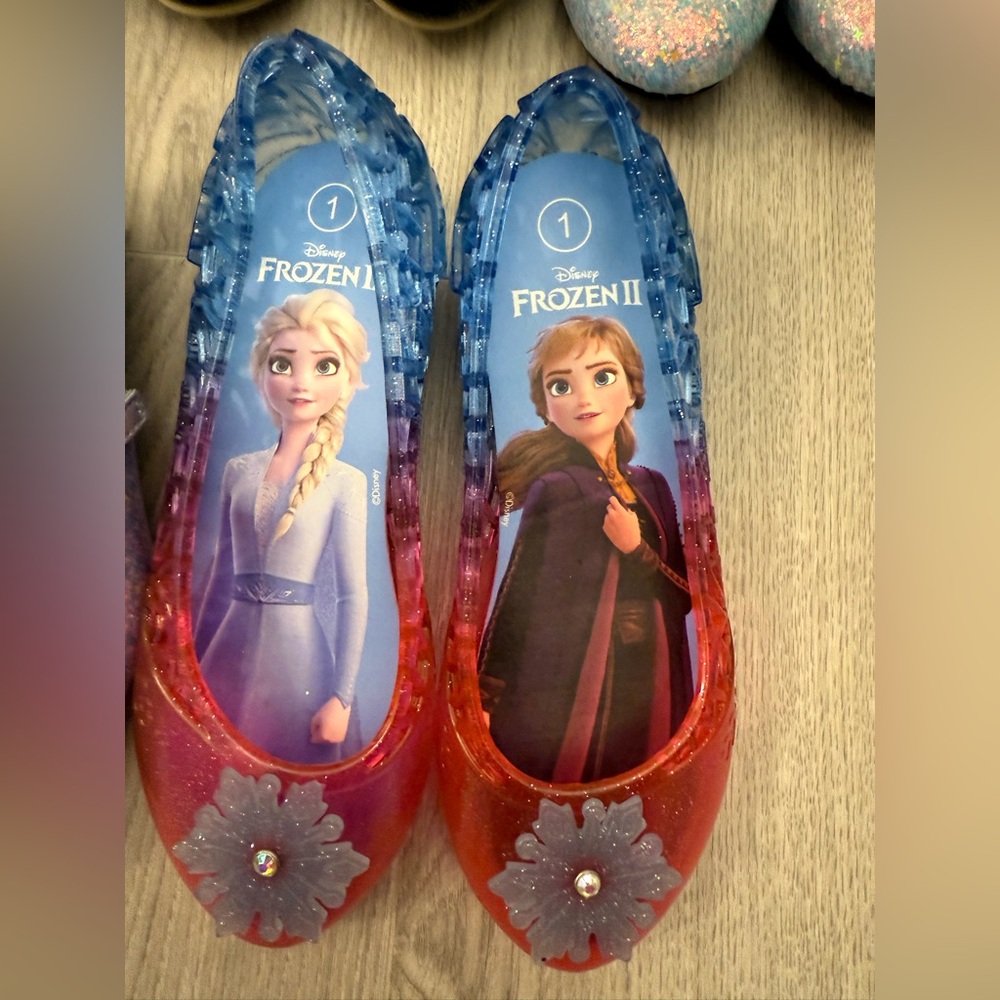 Disney Frozen II Kids Slippers - Blue and Red size 1, Preowned